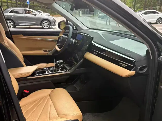 Geely Boyue L — Фото автомобиля 10
