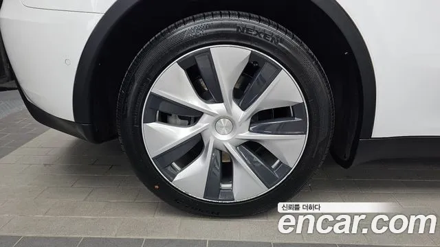 Tesla Model Y — Фото автомобиля 5