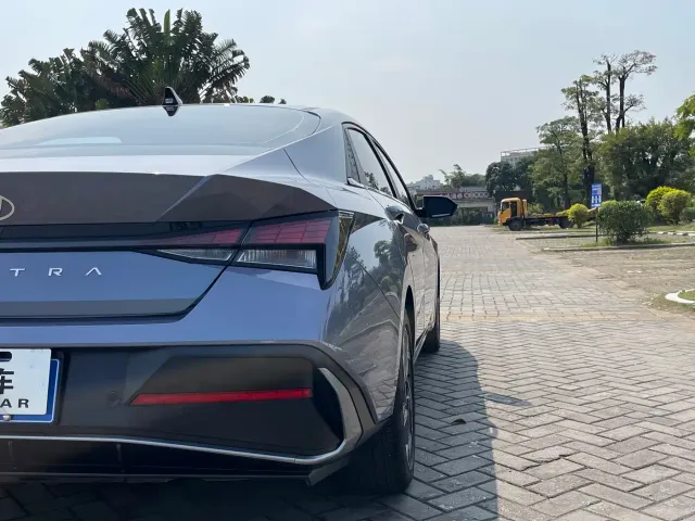 Hyundai Elantra — Фото автомобиля 10