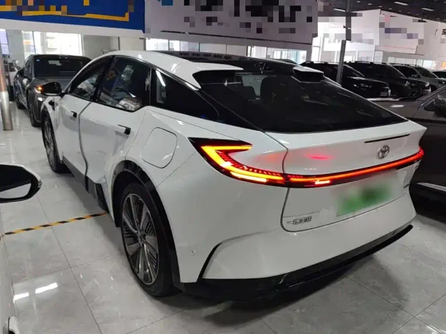 Toyota bZ5 — Фото автомобиля 4