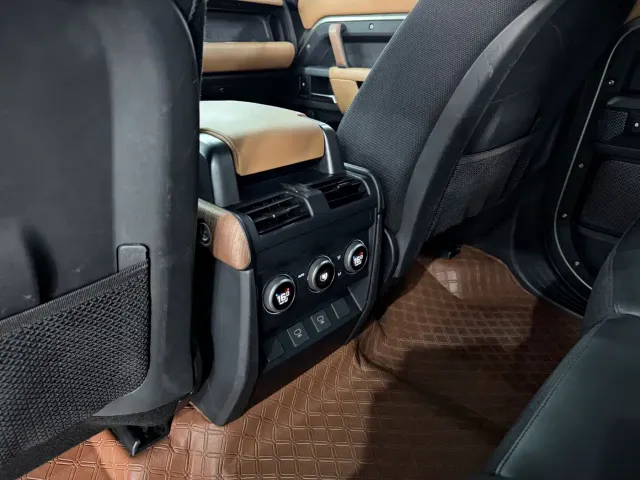 Land Rover Defender — Фото автомобиля 18