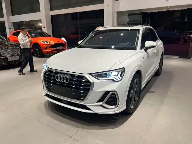 Фотография автомобиля — Audi Q3
