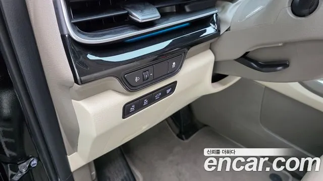 Kia Carnival Generation 4 — Фото автомобиля 21