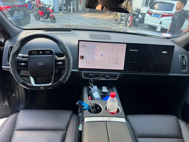 Li Auto L8 — Фото автомобиля 7