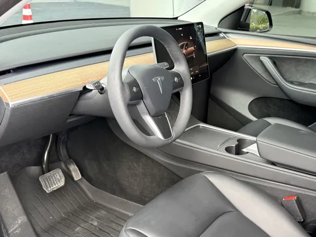 Tesla Model Y — Фото автомобиля 12