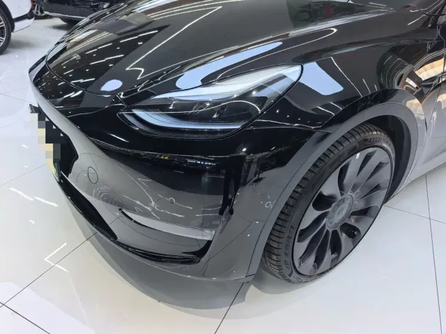 Tesla Model Y — Фото автомобиля 4