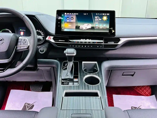 Toyota Sienna — Фото автомобиля 12