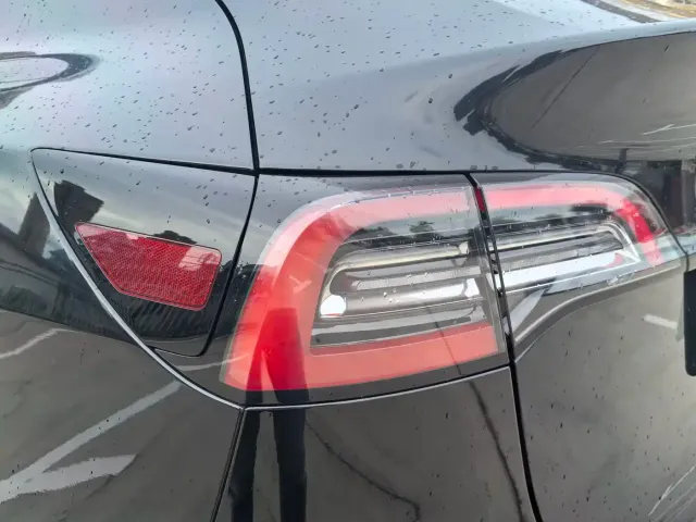 Tesla Model Y — Фото автомобиля 30