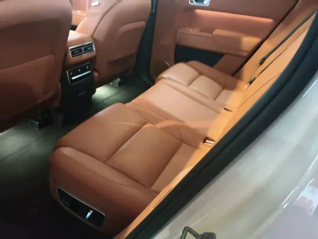 Li Auto L7 — Фото автомобиля 16