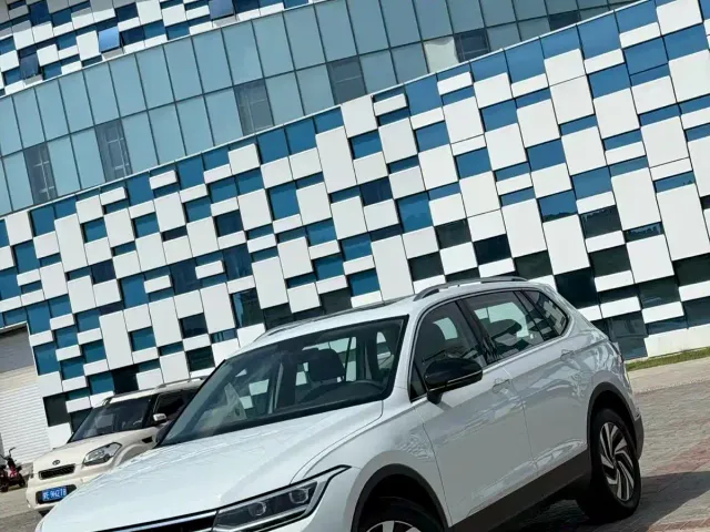 Volkswagen Tiguan L — Фото автомобиля 11