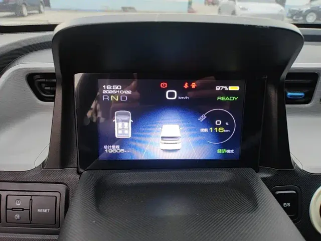 Wuling Hongguang Mini EV — Фото автомобиля 11