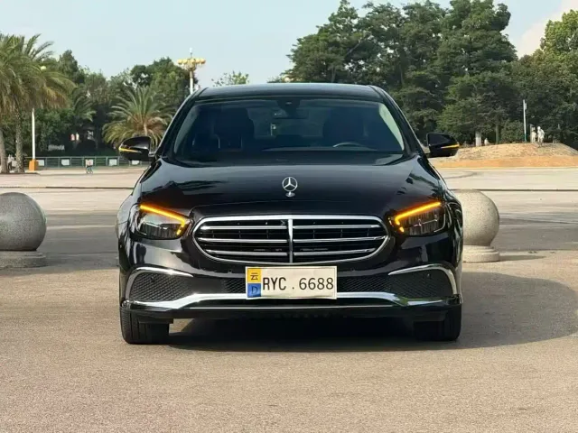 Mercedes-Benz E-Class — Фото автомобиля 2