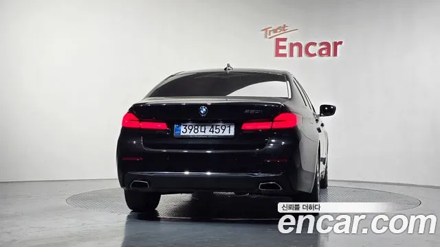 BMW 5-Series — Фото автомобиля 4