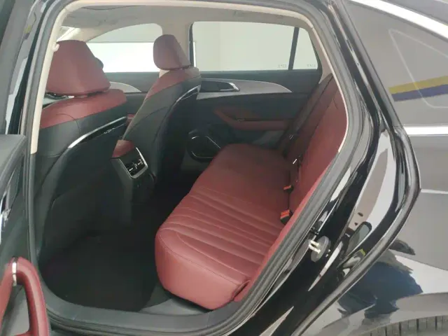 Hongqi H5 — Фото автомобиля 11