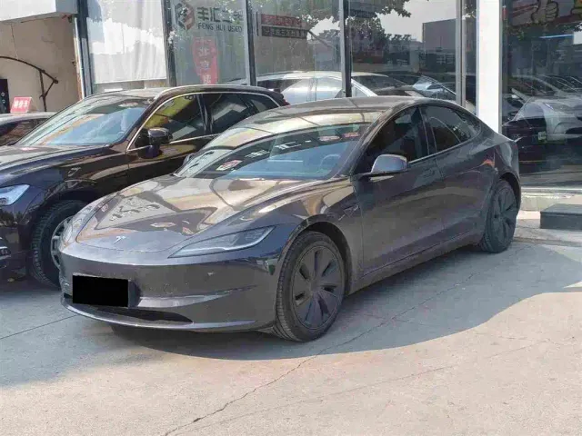 Фотография автомобиля — Tesla Model 3