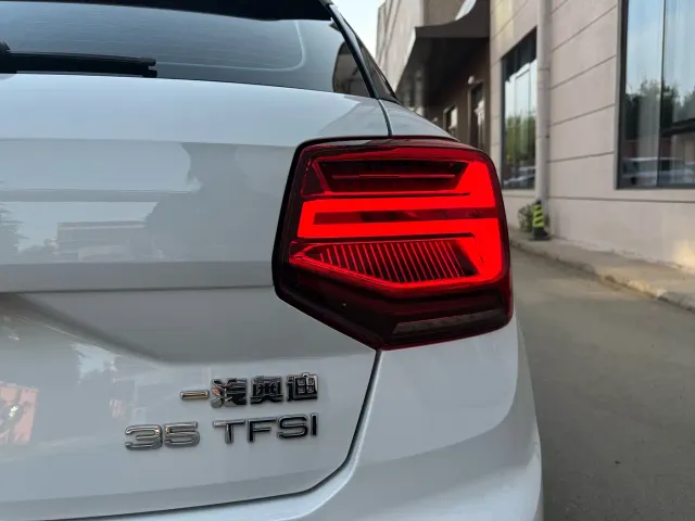 Audi Q2L — Фото автомобиля 7