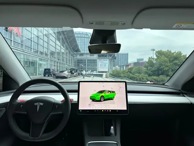 Tesla Model Y — Фото автомобиля 7