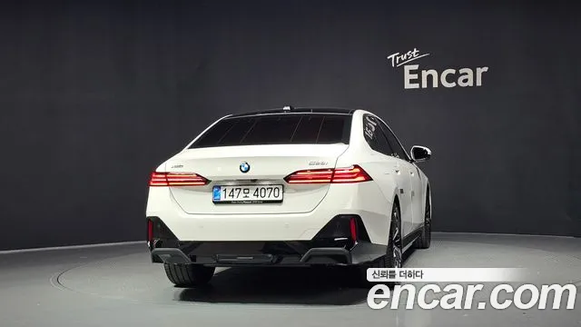 BMW 5 Series — Фото автомобиля 4