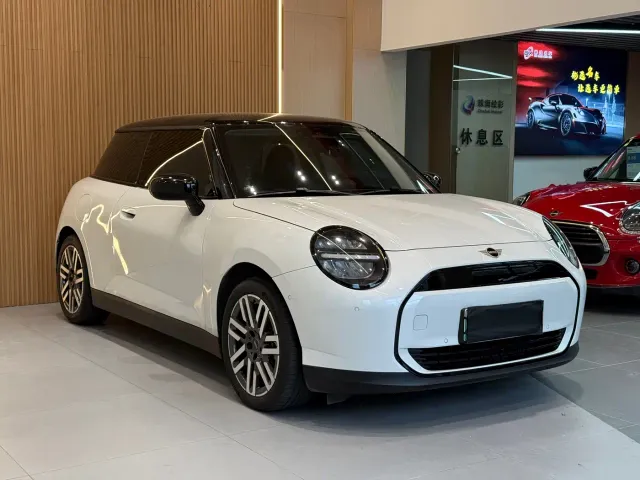 MINI Electric MINI ACEMAN — Фото автомобиля 3