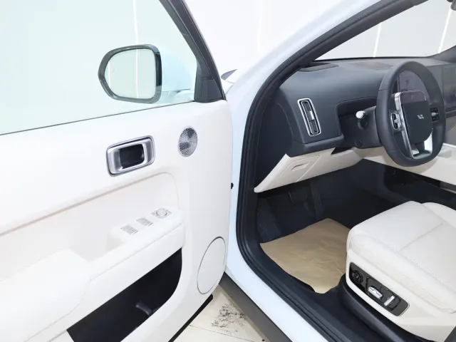 Li Auto L7 — Фото автомобиля 20