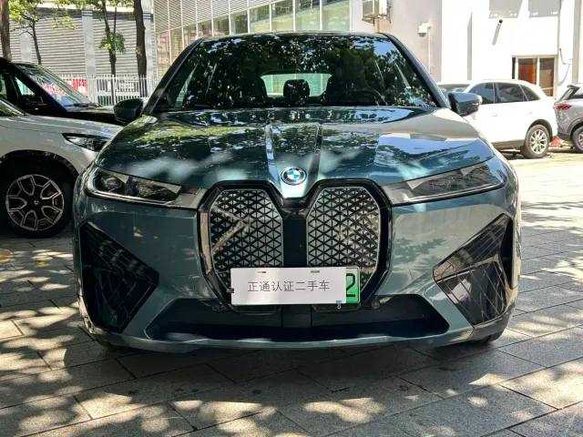 BMW iX — Фото автомобиля 2
