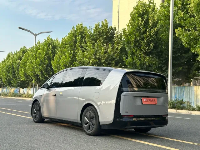 Li Auto MEGA — Фото автомобиля 6