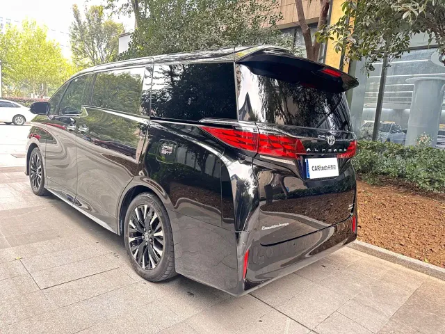 Toyota Alphard — Фото автомобиля 6