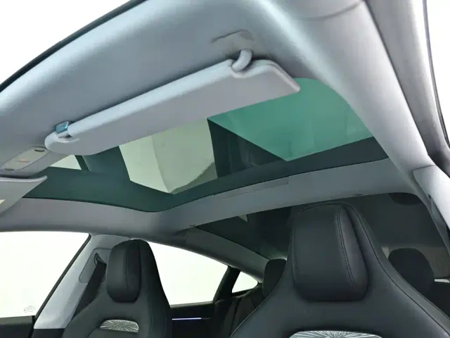 Tesla Model 3 — Фото автомобиля 8