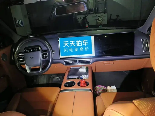 Li Auto L8 — Фото автомобиля 12