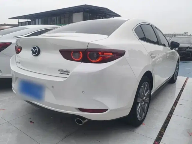 Mazda Axela — Фото автомобиля 6