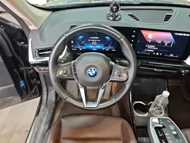 BMW iX1 — Фото автомобиля 10