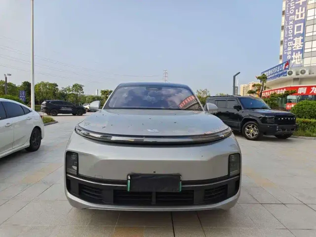 Li Auto L8 — Фото автомобиля 2