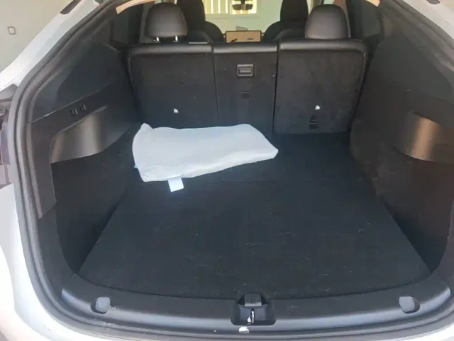 Tesla Model Y — Фото автомобиля 18