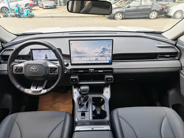 Toyota RAV4 — Фото автомобиля 7