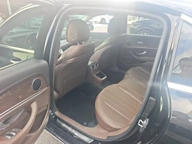 Mercedes-Benz E-Class — Фото автомобиля 5