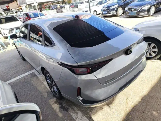 Changan Qiyuan A05 — Фото автомобиля 4