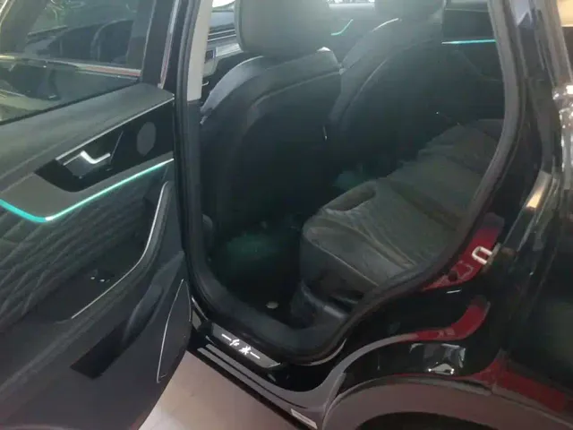 Hongqi Hongqi HS5 2022 Facelift 2.0T Smart Flag Enjoyment Edition — Фото автомобиля 11