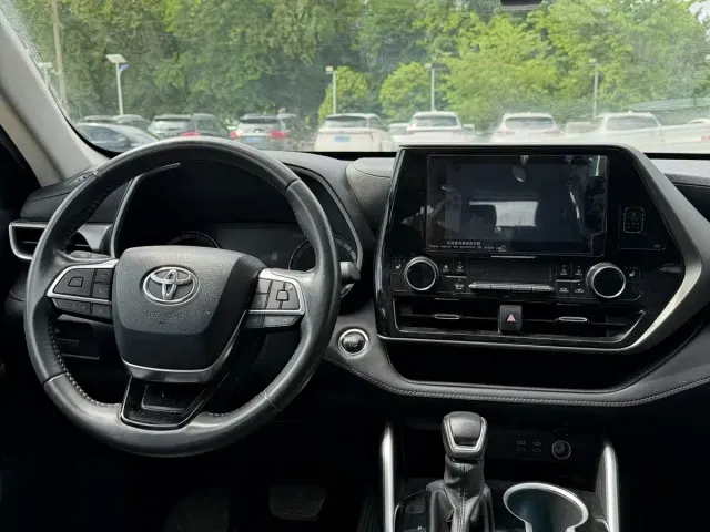 Toyota Highlander — Фото автомобиля 6