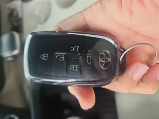 Toyota Sienna — Фото автомобиля 11