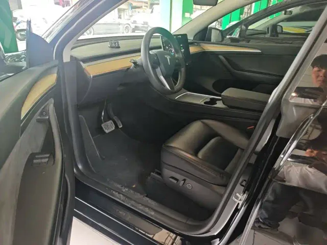 Tesla Model Y 2023 Rear-Wheel Drive Edition — Фото автомобиля 15