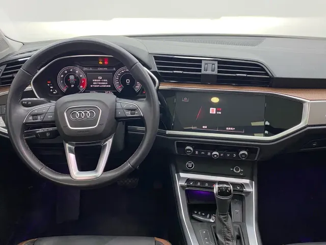 Audi Q3 — Фото автомобиля 10
