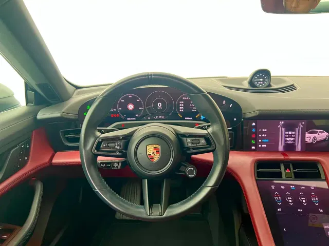 Porsche Taycan — Фото автомобиля 18