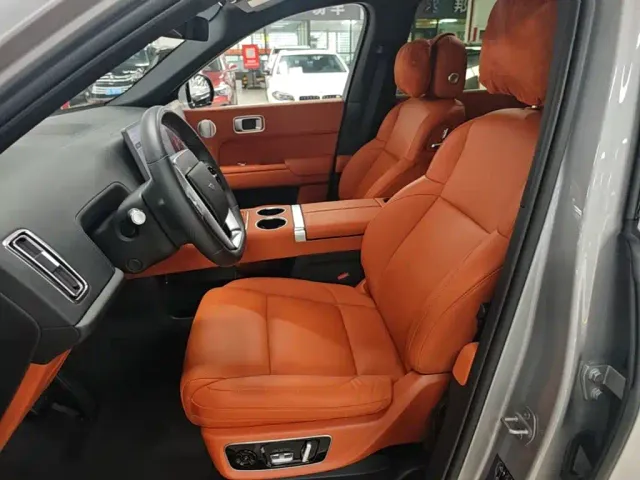 Li Auto L8 — Фото автомобиля 14