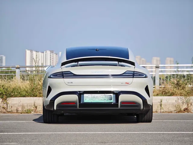 Xiaomi SU7 — Фото автомобиля 8