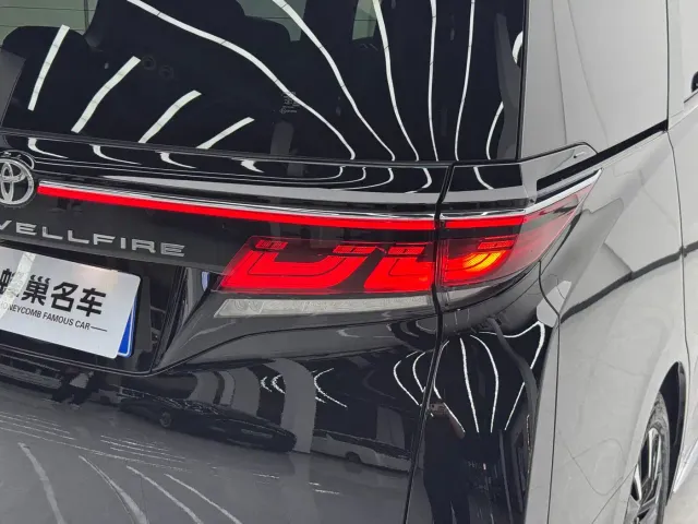 Toyota Vellfire — Фото автомобиля 23