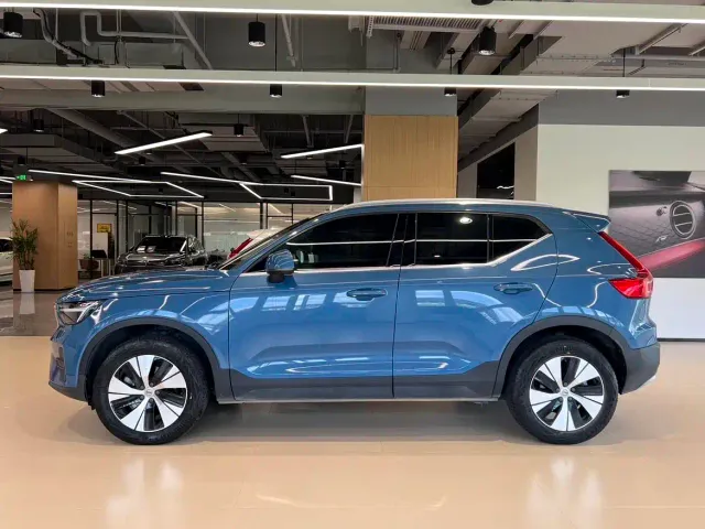 Volvo XC40 — Фото автомобиля 3