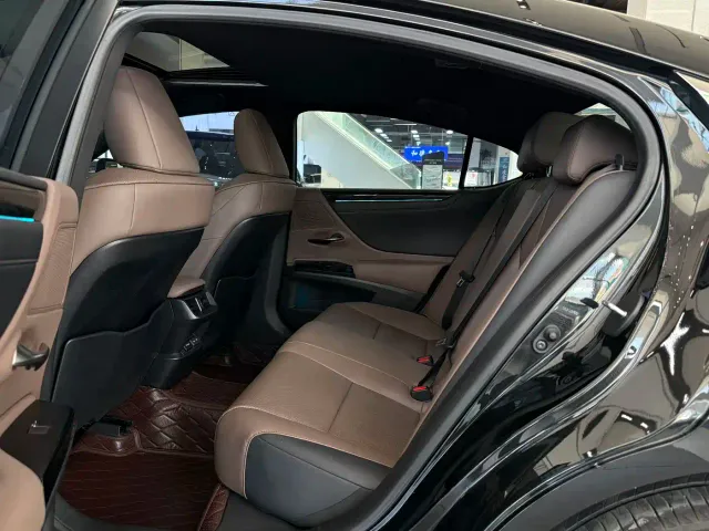 Lexus ES — Фото автомобиля 10