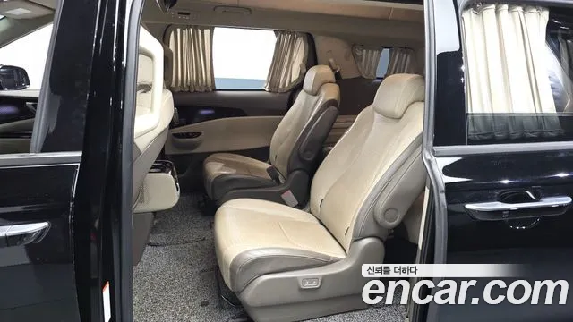 Kia Carnival Generation 4 — Фото автомобиля 16