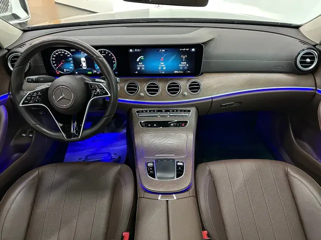Mercedes-Benz E-Class — Фото автомобиля 17