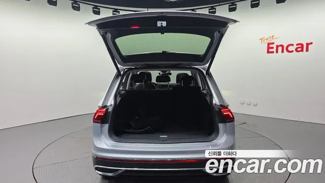 Volkswagen Tiguan Tiguan 2 поколение 2.0 TDI Prestige — Фото автомобиля 16